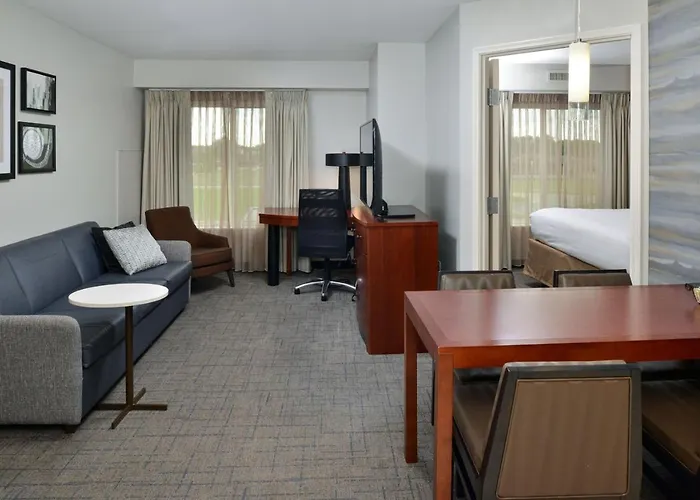 By Marriott South Hotel