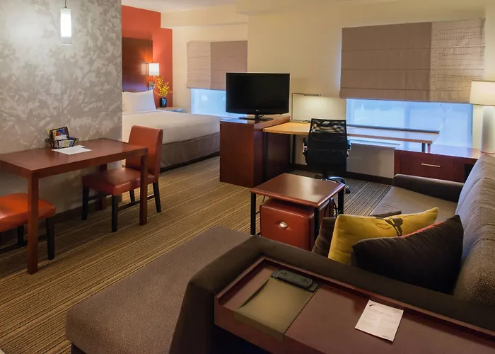 Hotel By Marriott South 3*