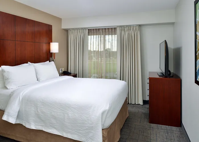 Hotel By Marriott South